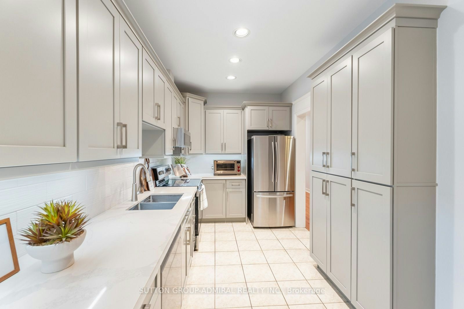 37 Kingsbridge Circle, Vaughan, ON, L4J 8N8 - 12