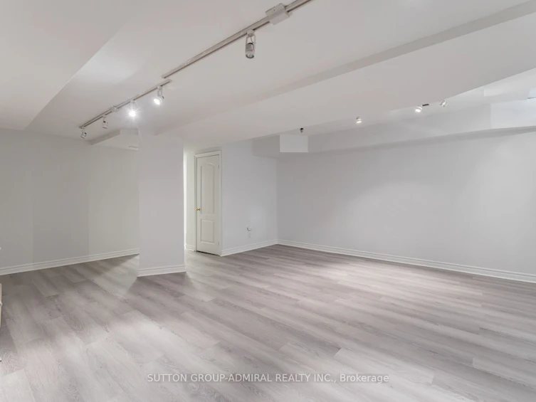 37 Kingsbridge Circle, Vaughan, ON, L4J 8N8 - 31