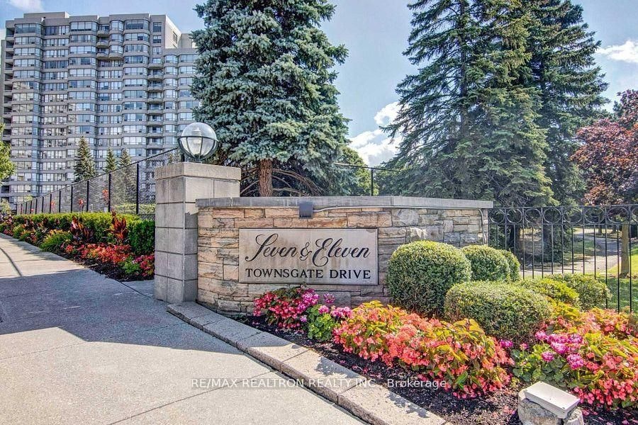 810-7 Townsgate Drive, Vaughan, ON, L4J 7Z9