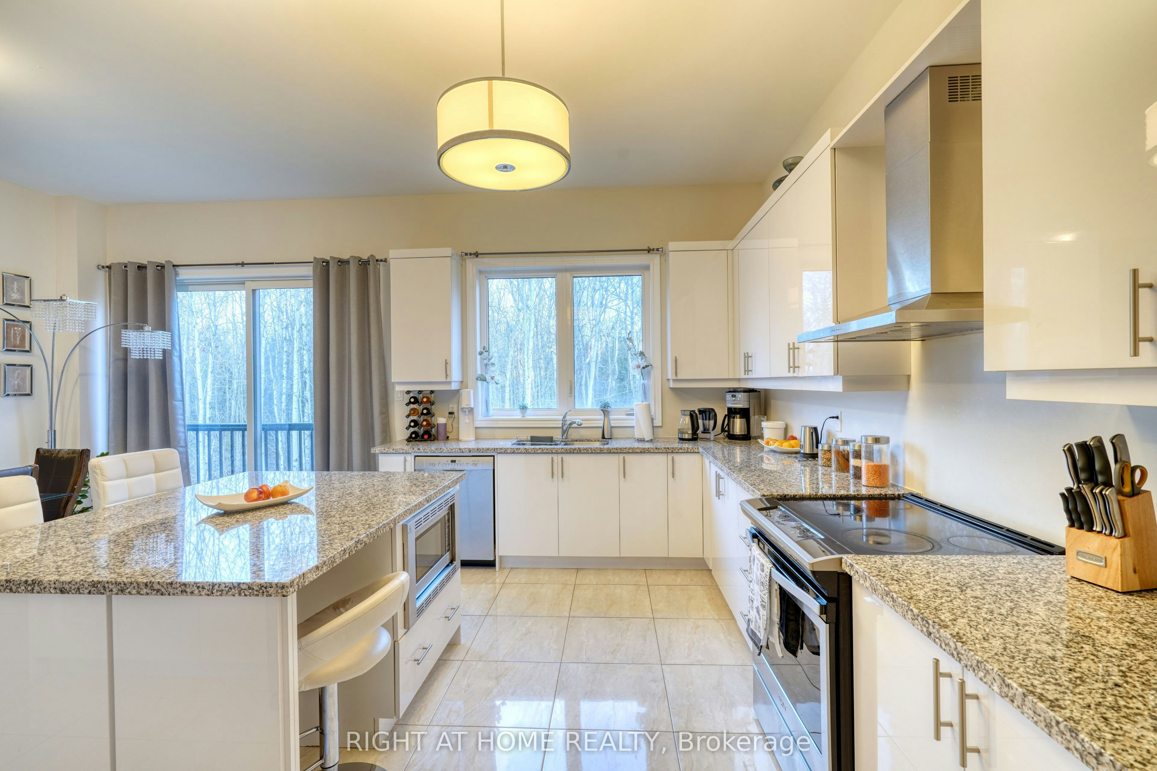 1665 Emberton Way, Innisfil, ON, L9S 0N4 - 5