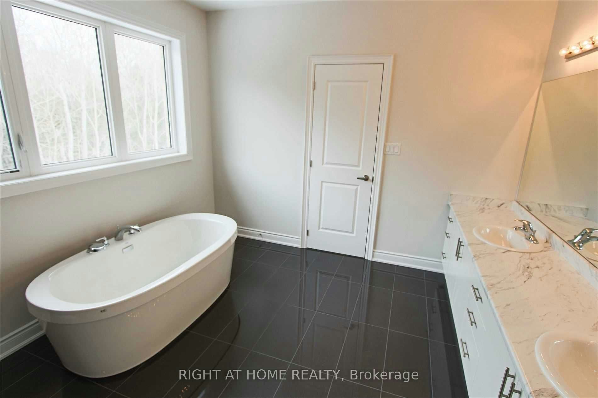 1665 Emberton Way, Innisfil, ON, L9S 0N4 - 10
