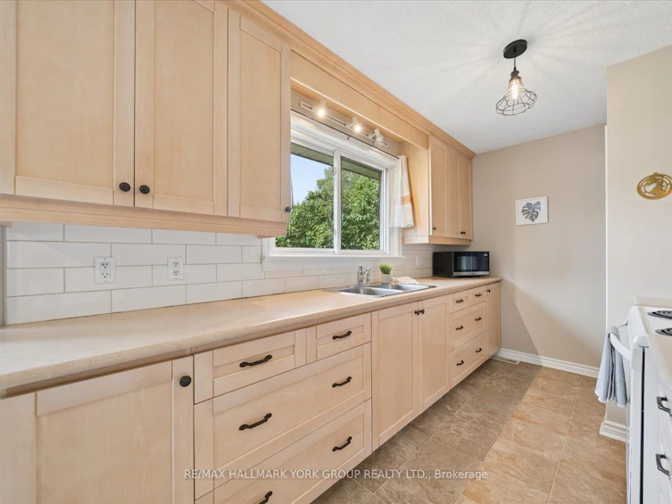 26 Georgina Street, Georgina, ON, L0E 1R0 - 12