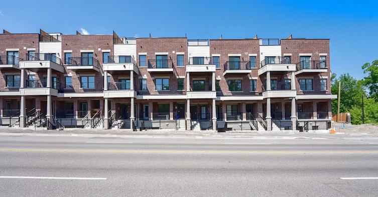 102-15100 Yonge Street, Aurora, ON, L4G 4C8