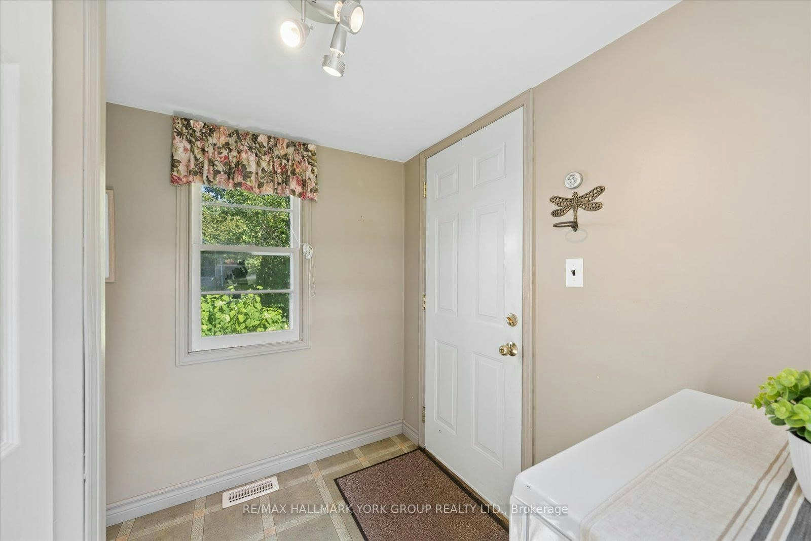 432 Catering Road - 5