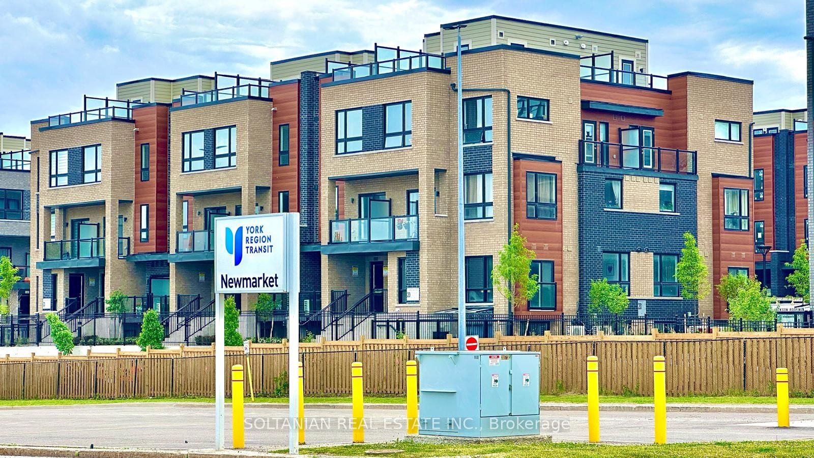 8-20 Lytham Green Circle, Newmarket, ON, L3Y 0H3