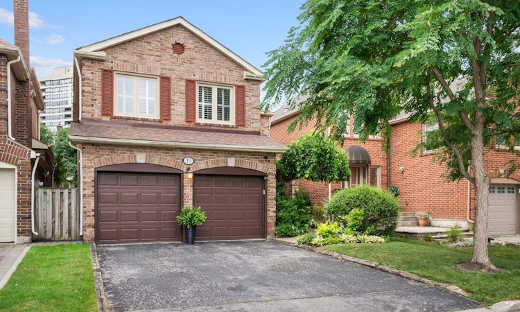 19 Jessica Gardens