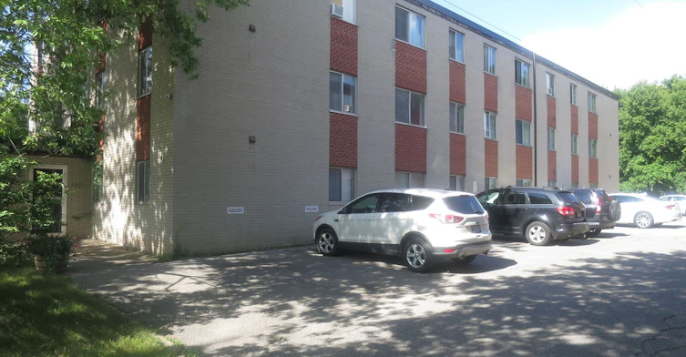 16-41 Huron Heights Drive, Newmarket, ON, L3Y 3J8