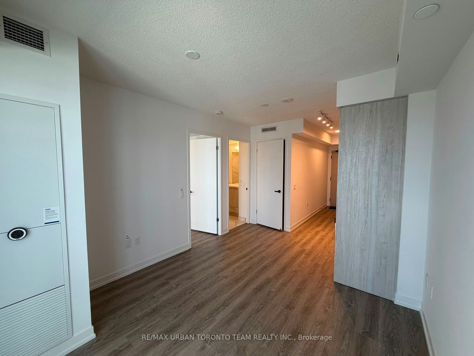 1702-195 Commerce Street, Vaughan, ON, L4K 0P9 - 2