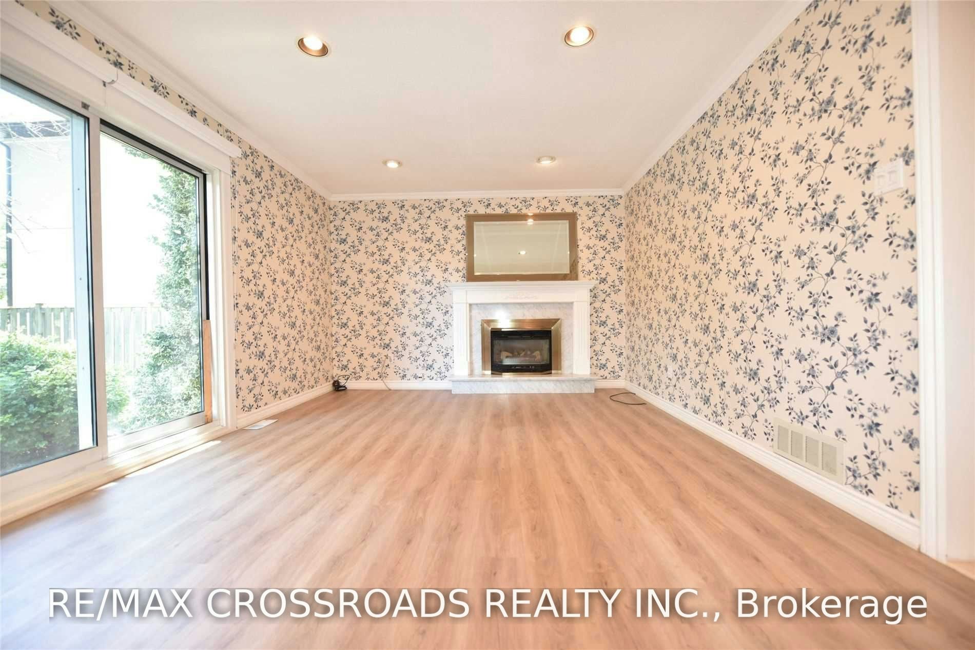 52 Emmeloord Crescent, Markham, ON, L3R 1P8 - 2