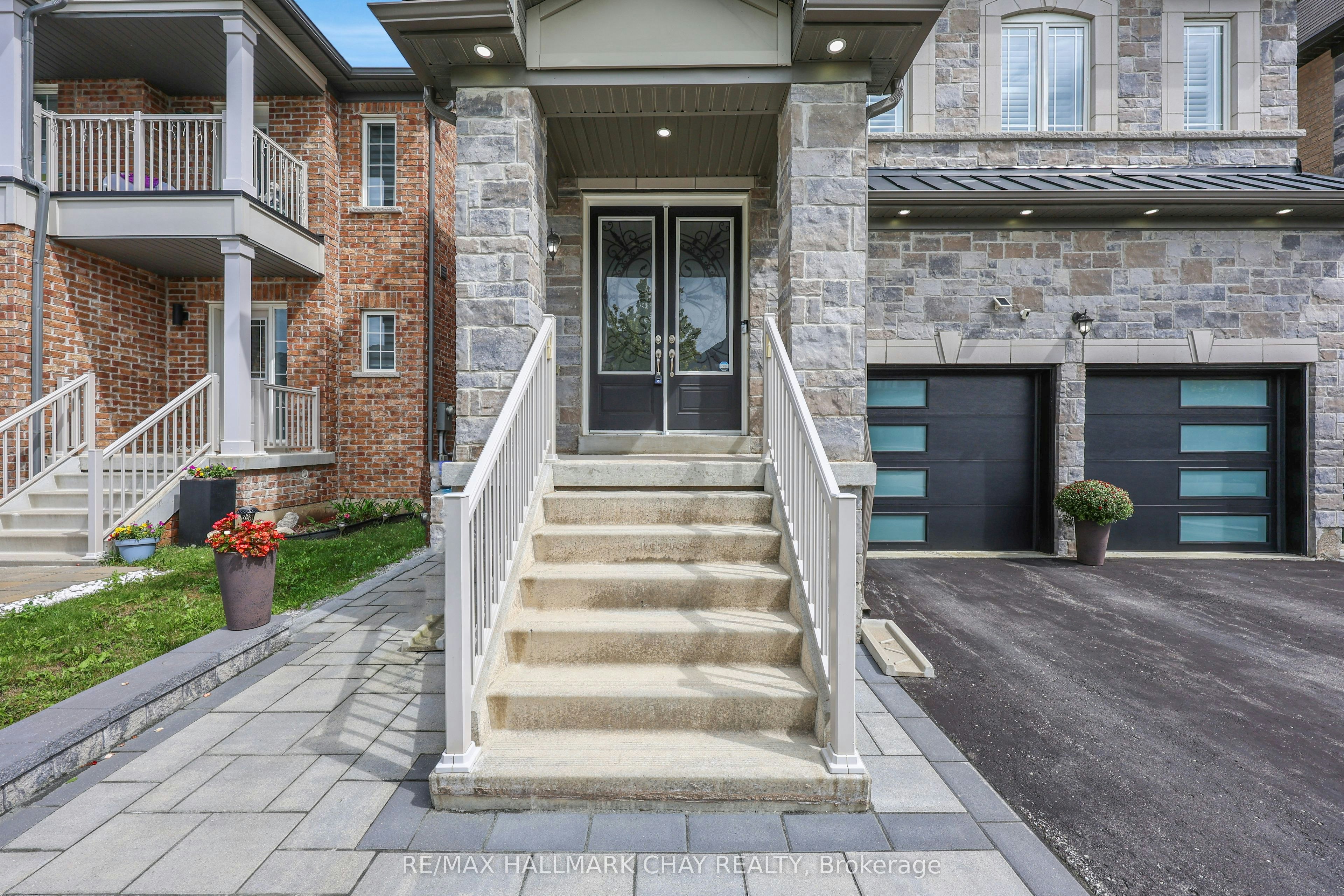 35 Tyndall Drive, Bradford West Gwillimbury, ON, L3Z 4G6 - 2