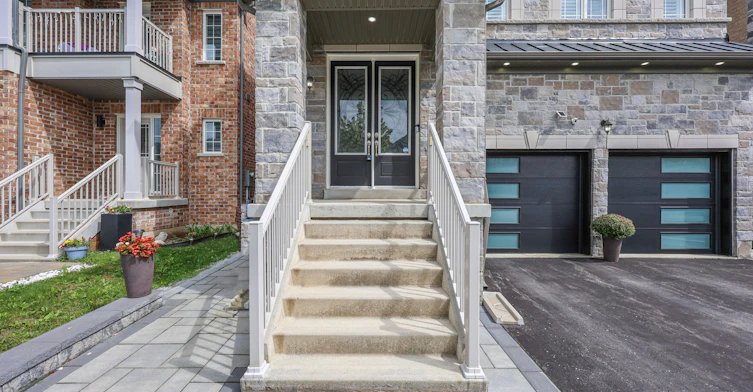 35 Tyndall Drive, Bradford West Gwillimbury, ON, L3Z 4G6 - 2