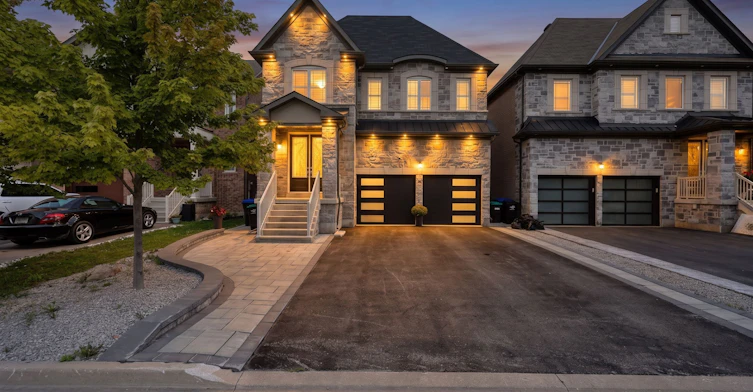 35 Tyndall Drive, Bradford West Gwillimbury, ON, L3Z 4G6