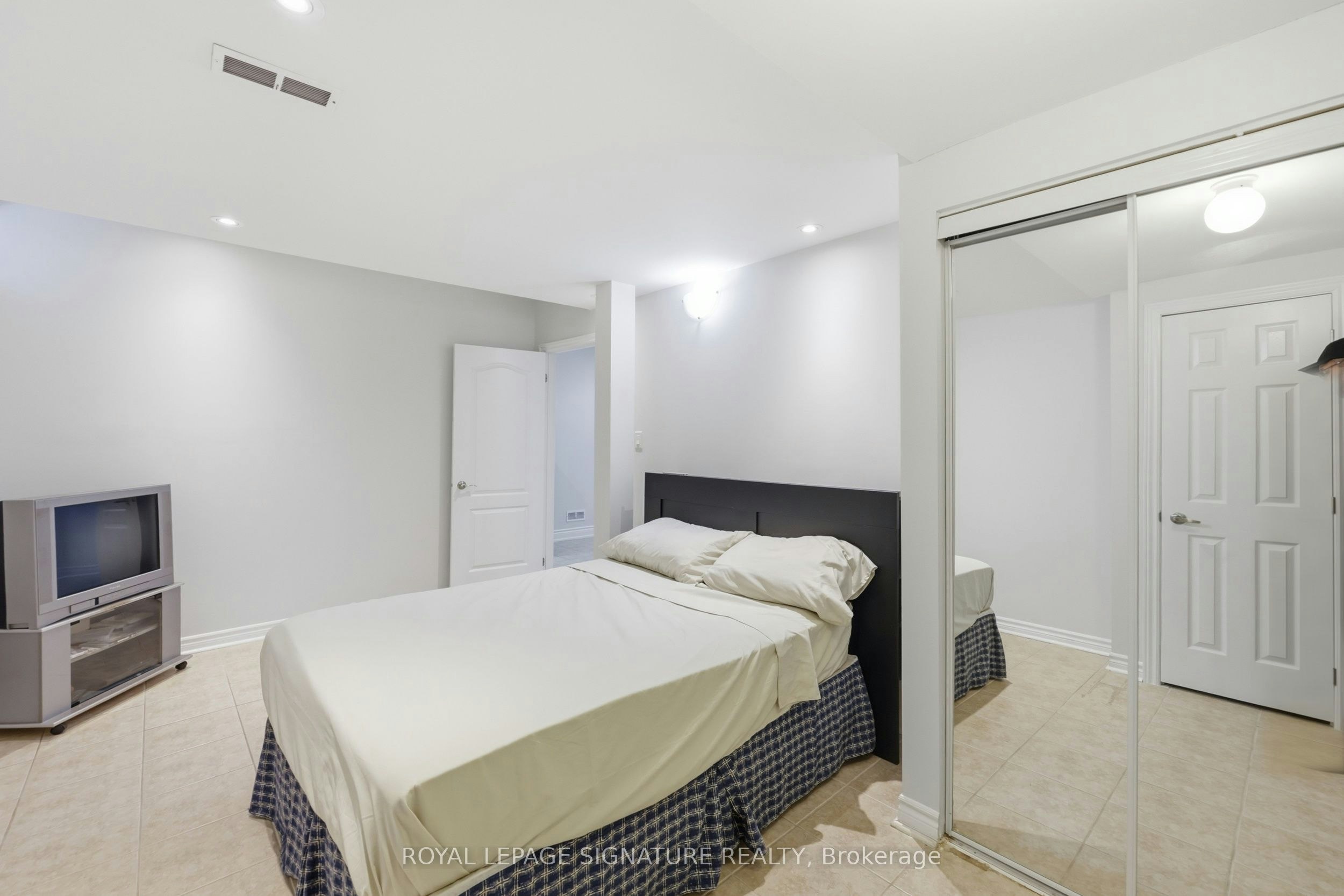 Bsmt-221 Peak Point Boulevard, Vaughan, ON, L6A 0B6 - 11