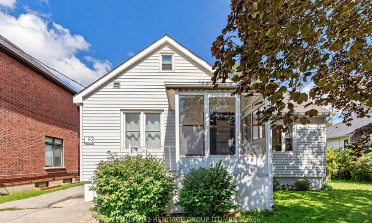 92 Kennedy Street E
