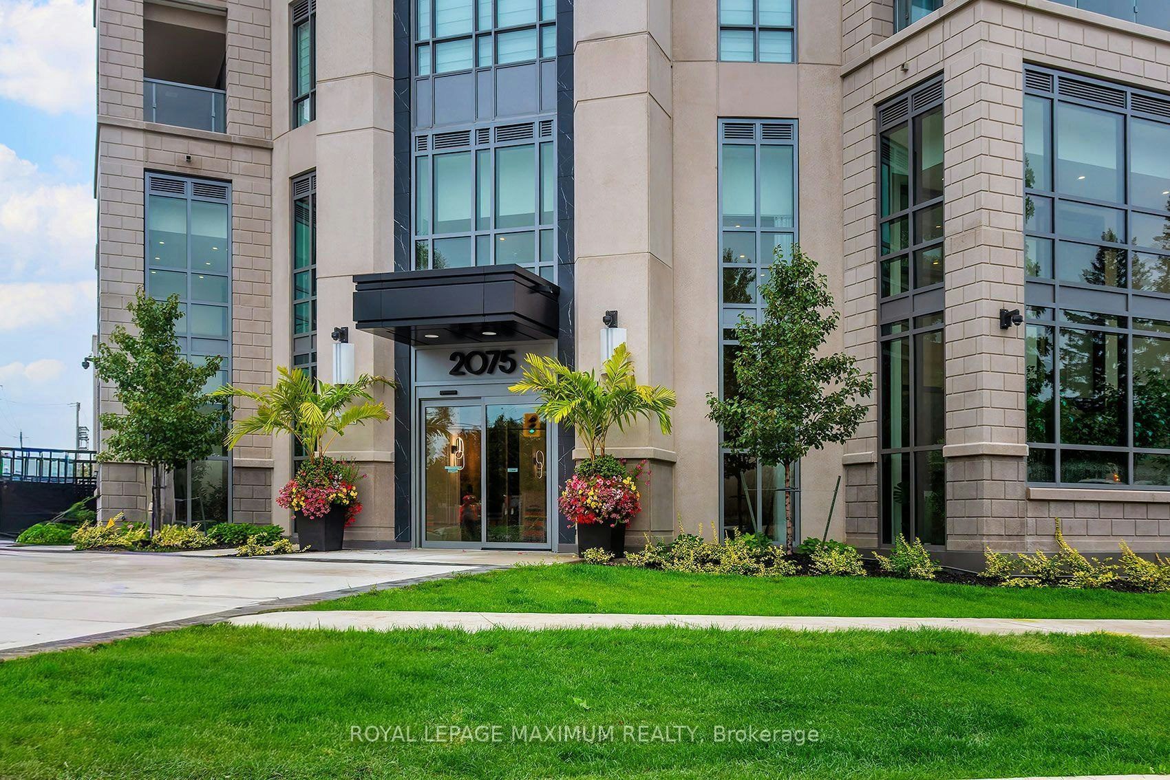250-2075 King Road, King, ON, L7B 0R6 - 4