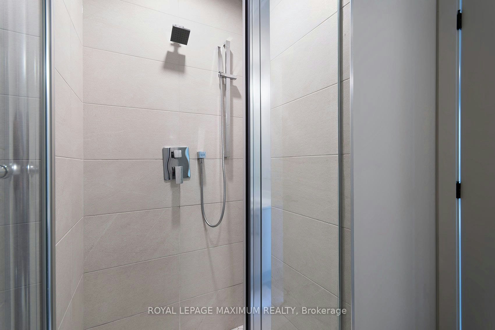 250-2075 King Road, King, ON, L7B 0R6 - 23