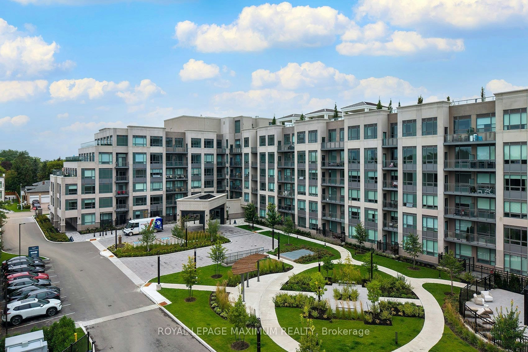 250-2075 King Road, King, ON, L7B 0R6