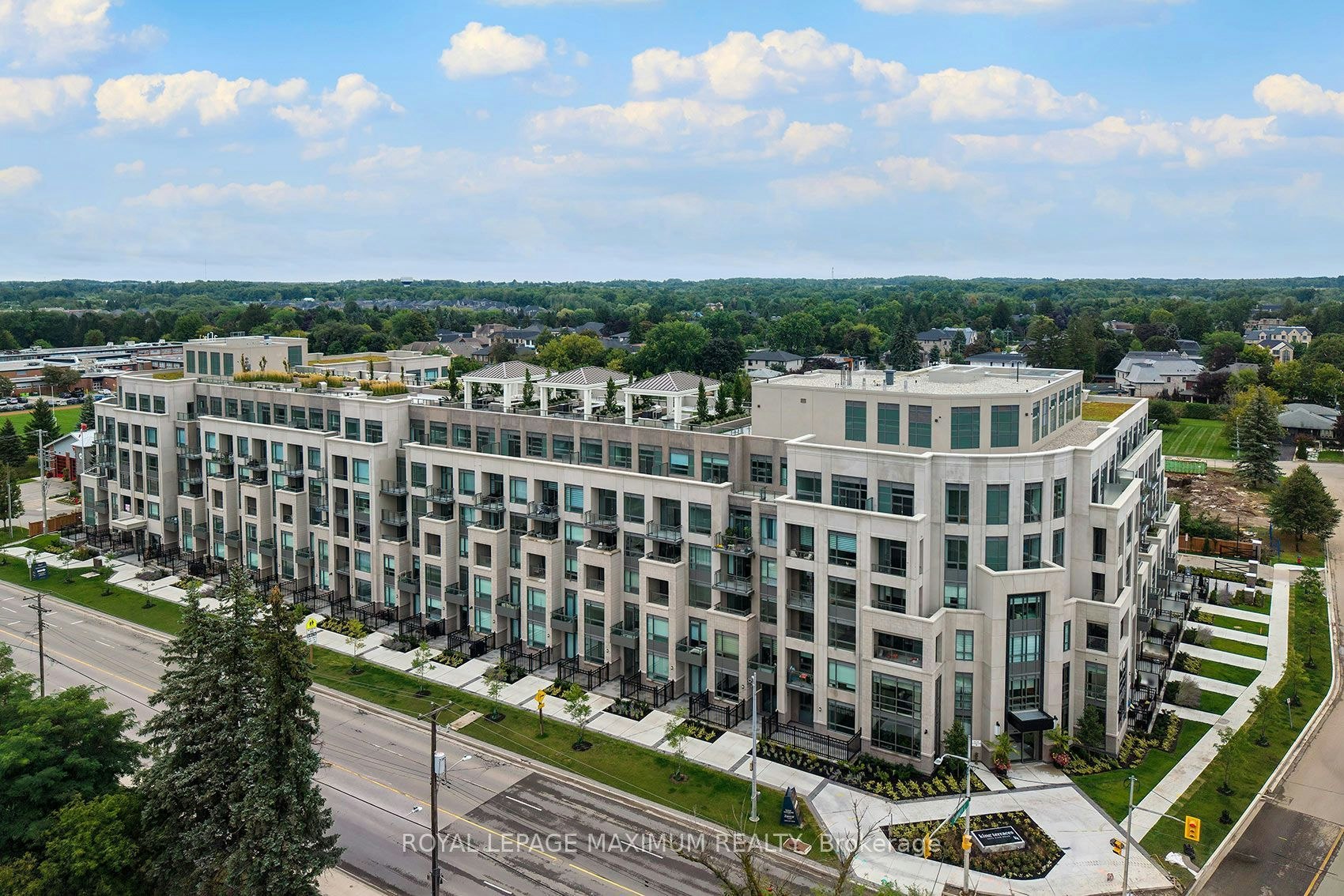 250-2075 King Road, King, ON, L7B 0R6 - 2