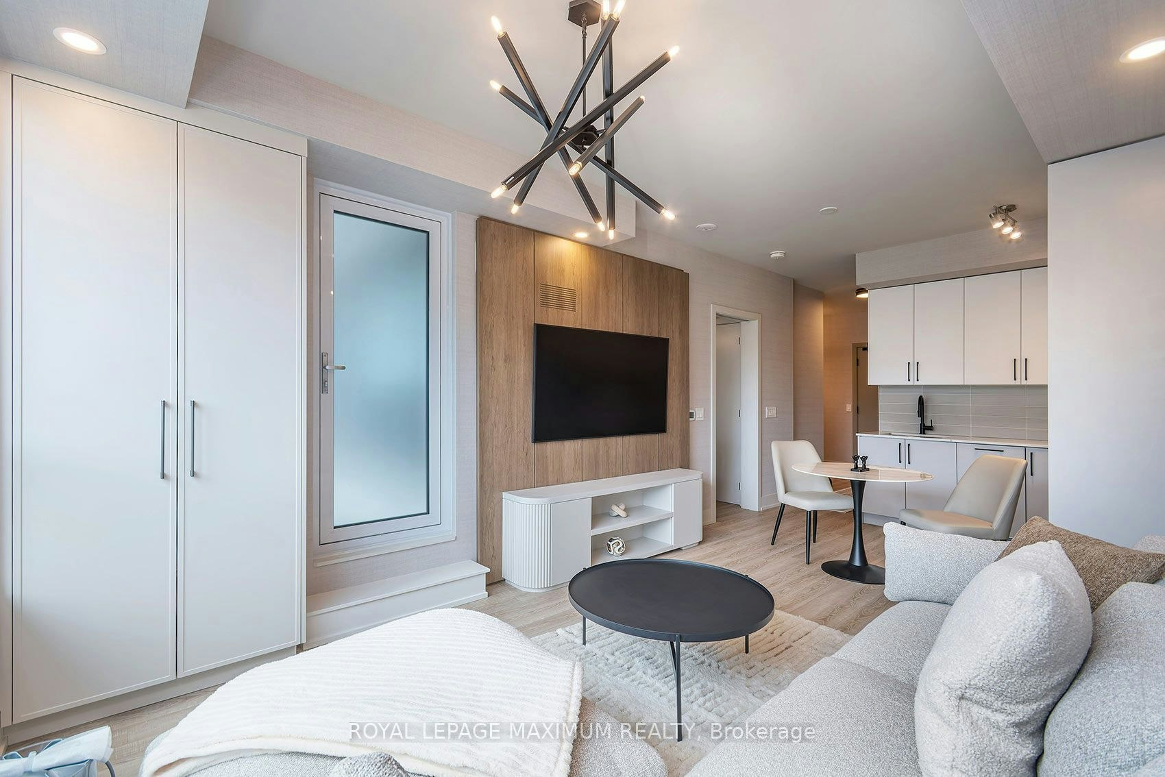 250-2075 King Road, King, ON, L7B 0R6 - 10