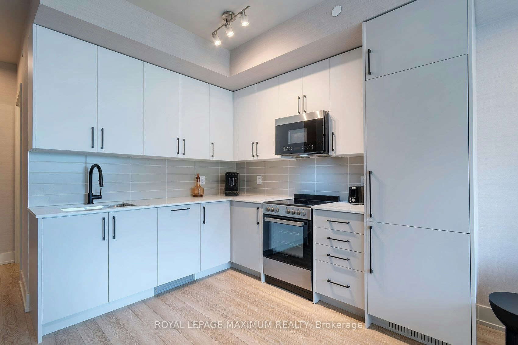 250-2075 King Road, King, ON, L7B 0R6 - 13