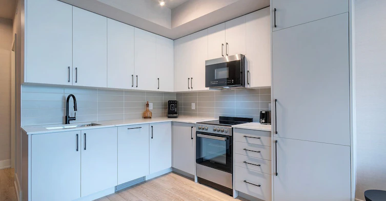 250-2075 King Road, King, ON, L7B 0R6 - 13