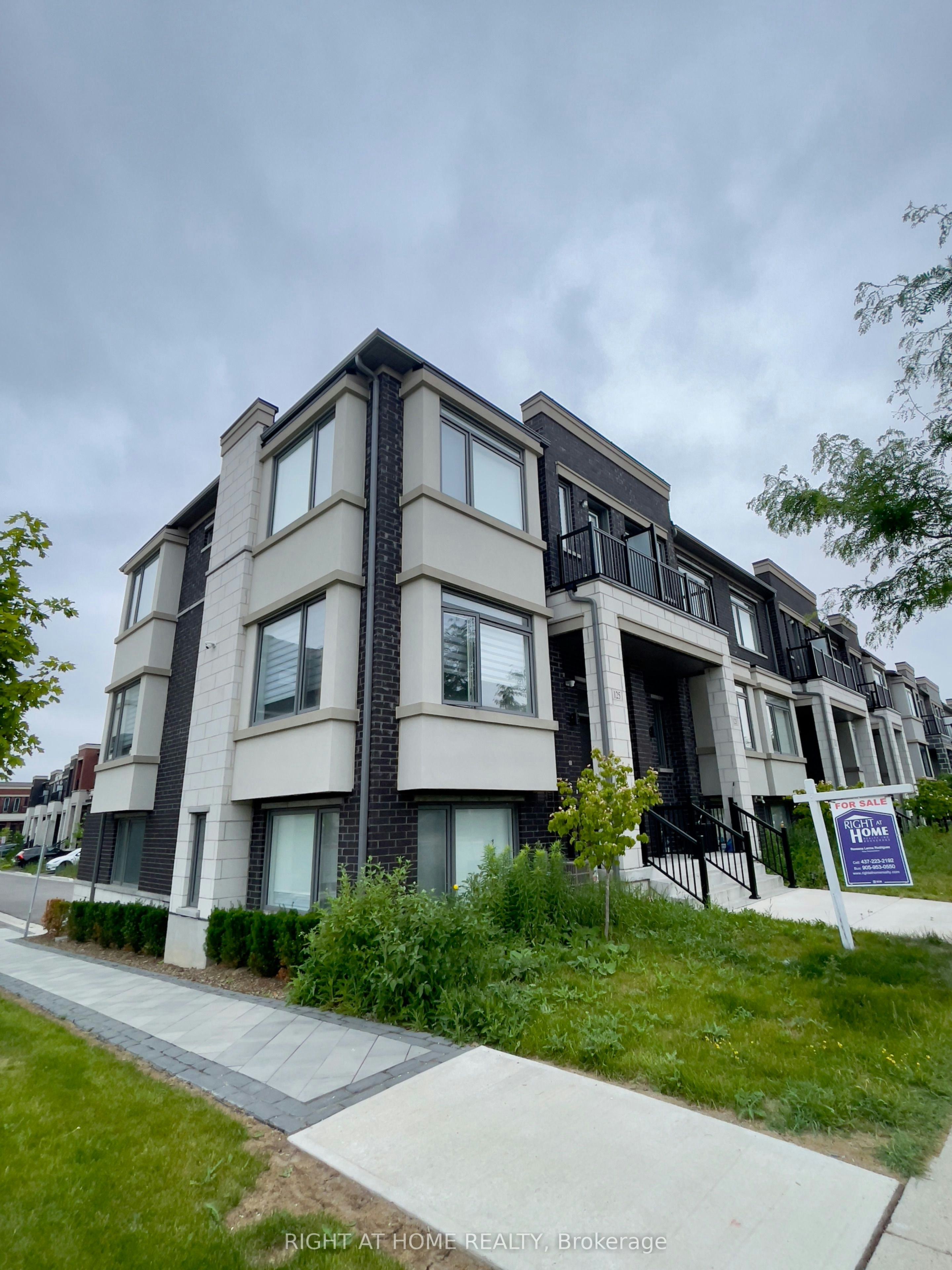125 Crimson Forest Drive, Vaughan, ON, L6A 5C4