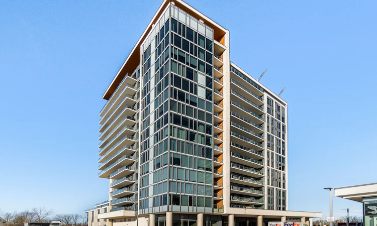 TH102-9618 Yonge Street