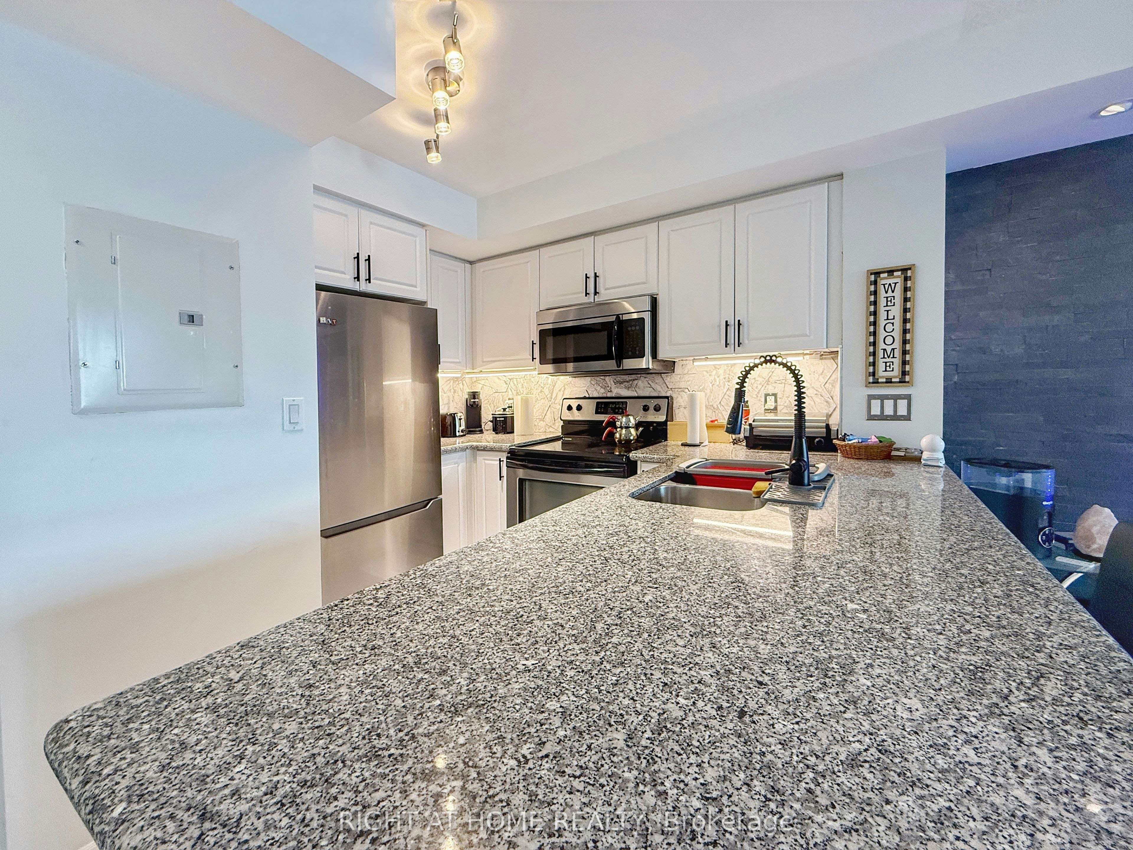 1211-18 Harding Boulevard, Richmond Hill, ON, L4C 0T3 - 3