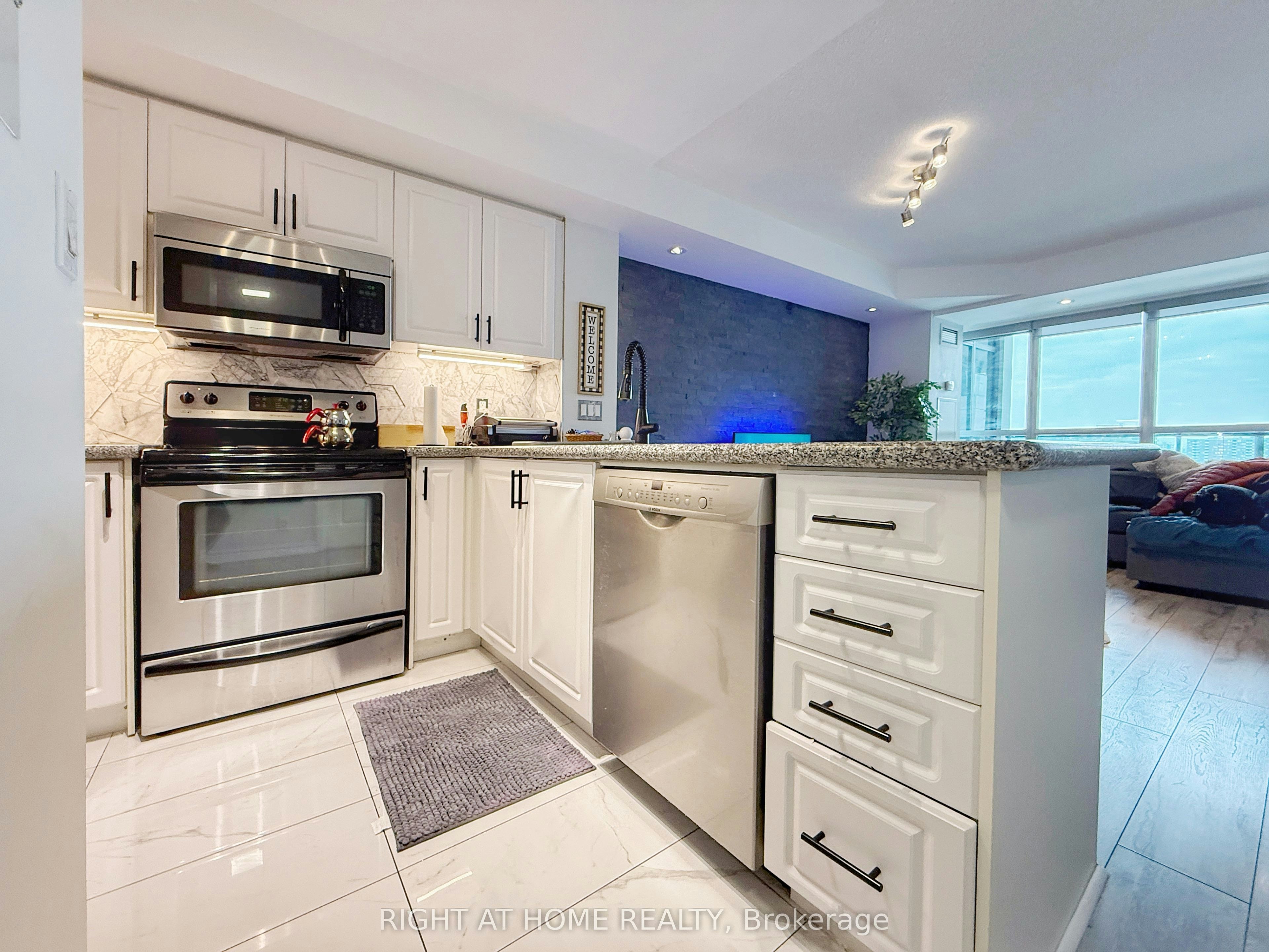 1211-18 Harding Boulevard, Richmond Hill, ON, L4C 0T3 - 2