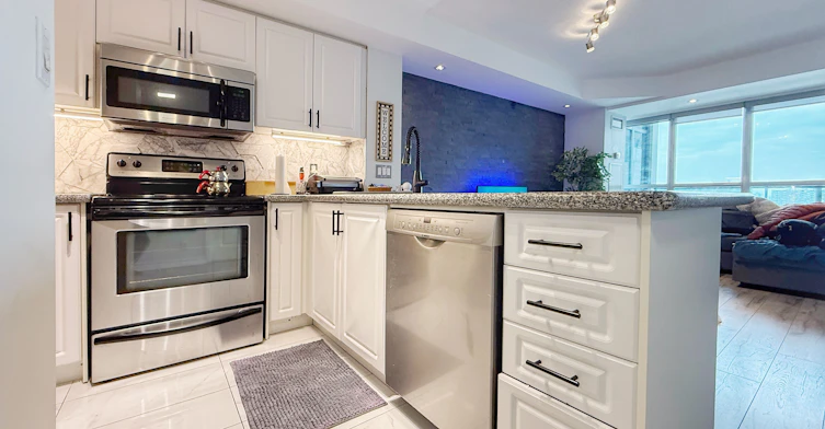 1211-18 Harding Boulevard, Richmond Hill, ON, L4C 0T3 - 2