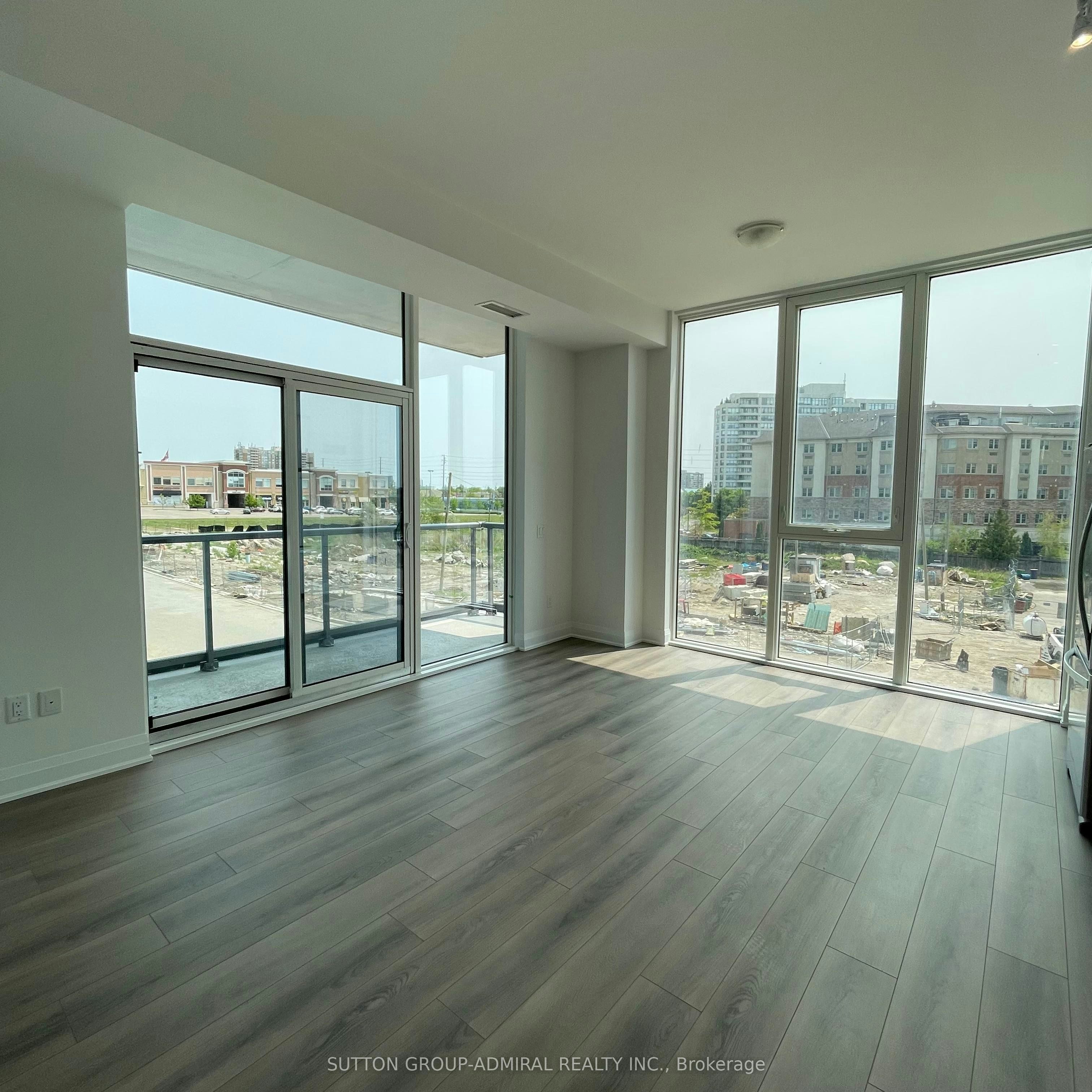 201-10 Gatineau Drive, Vaughan, ON, L4J 8H5