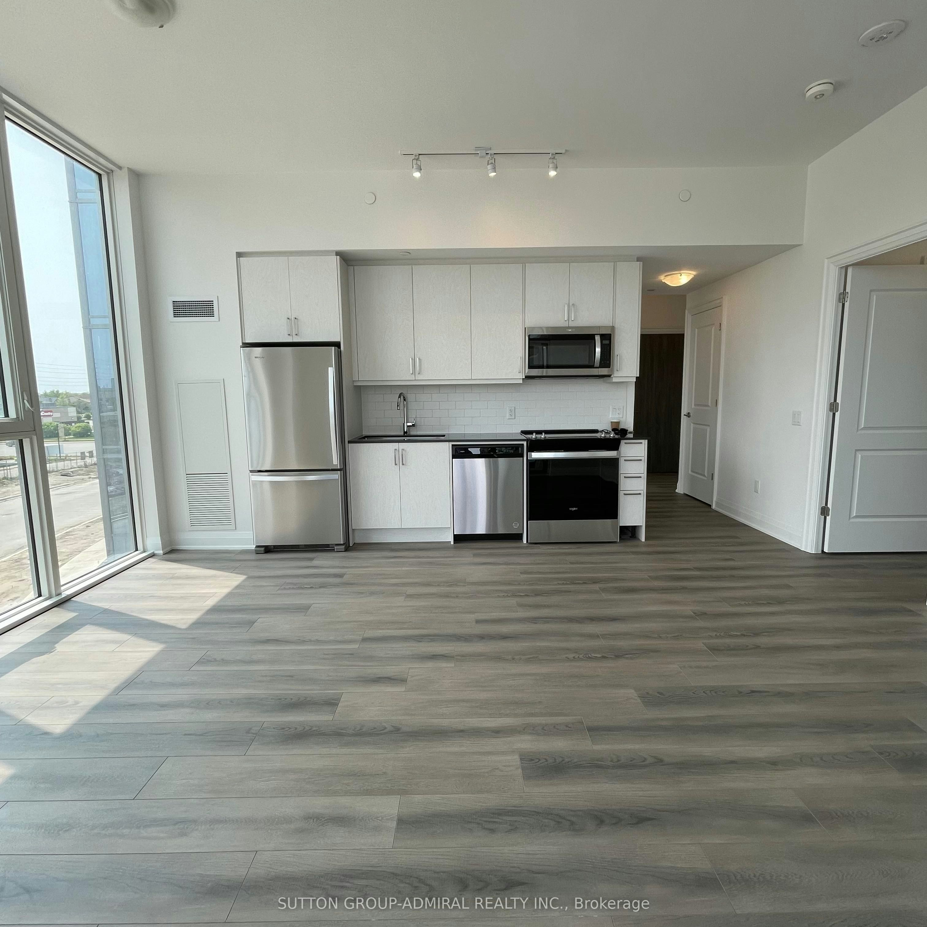 201-10 Gatineau Drive, Vaughan, ON, L4J 8H5 - 2