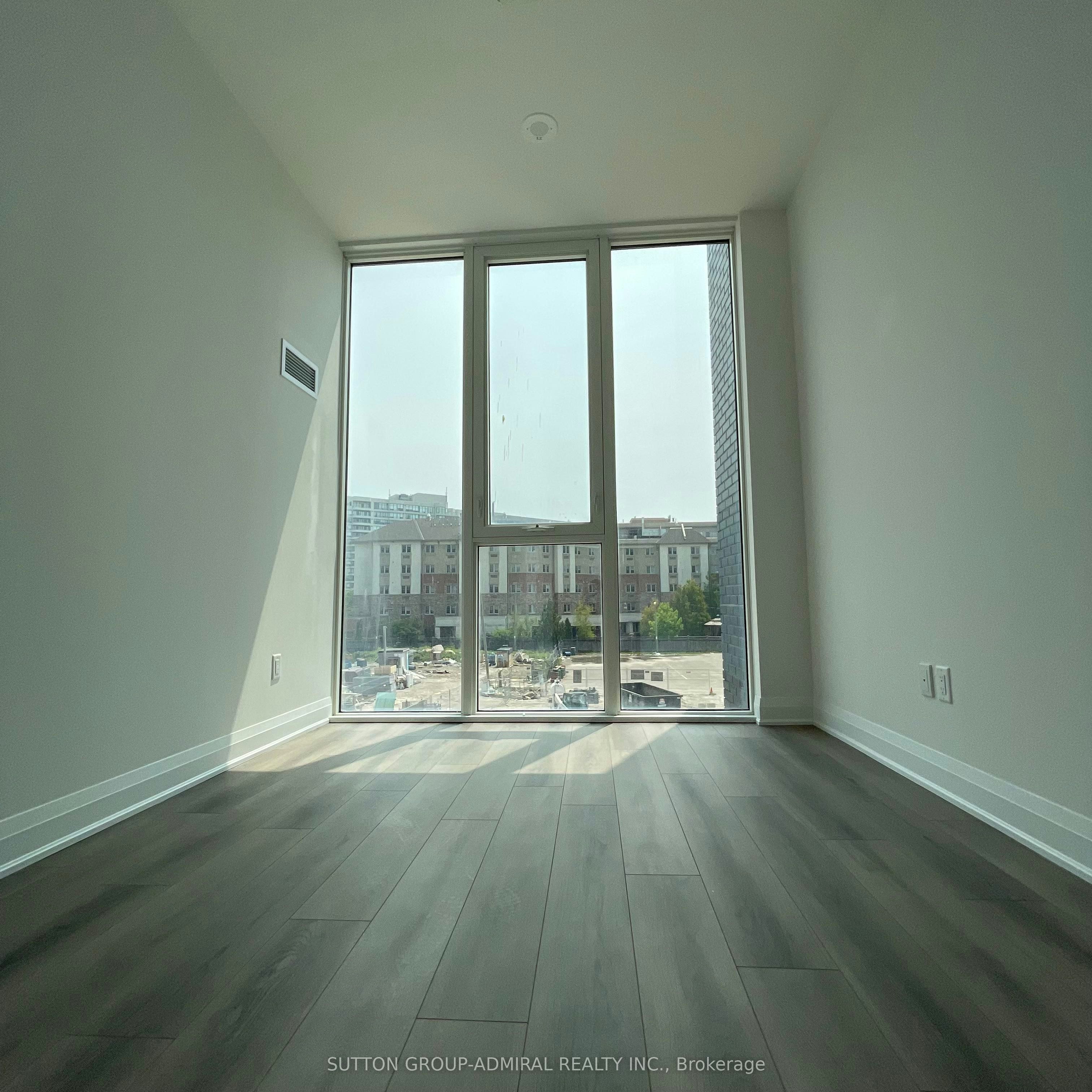 201-10 Gatineau Drive, Vaughan, ON, L4J 8H5 - 4