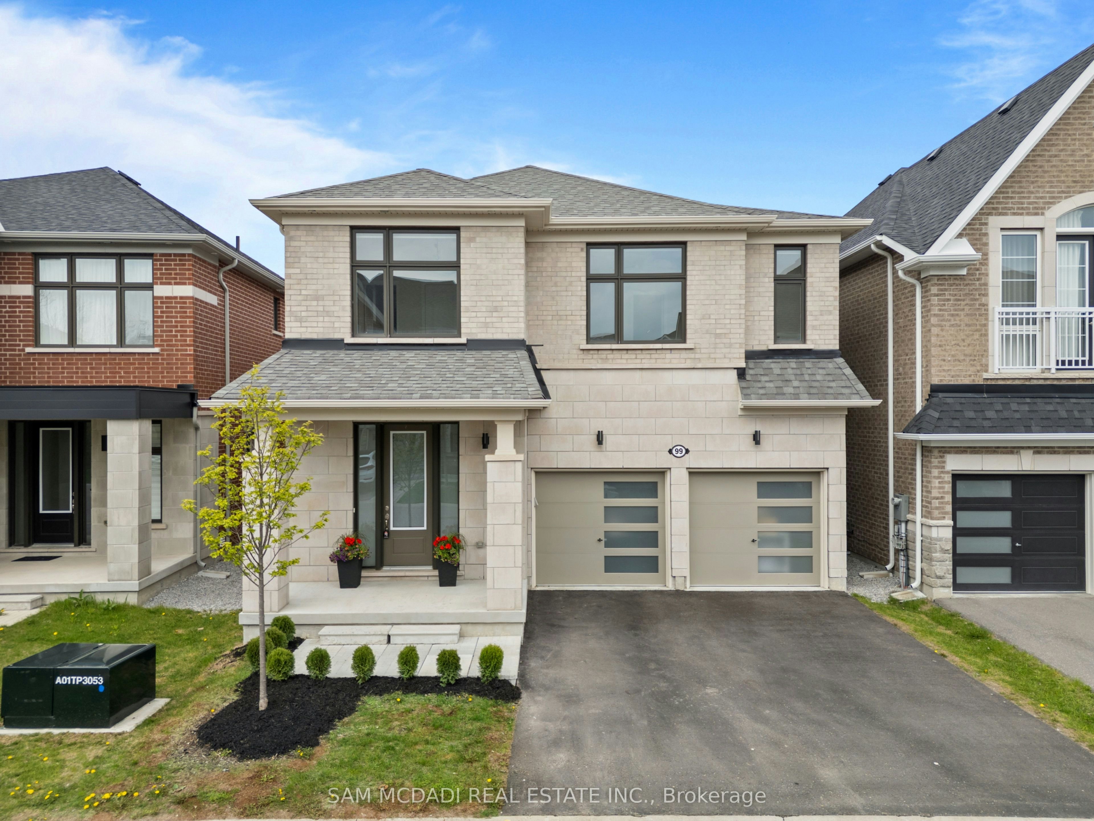 99 Black Walnut Court, Aurora, ON, L4G 3X7