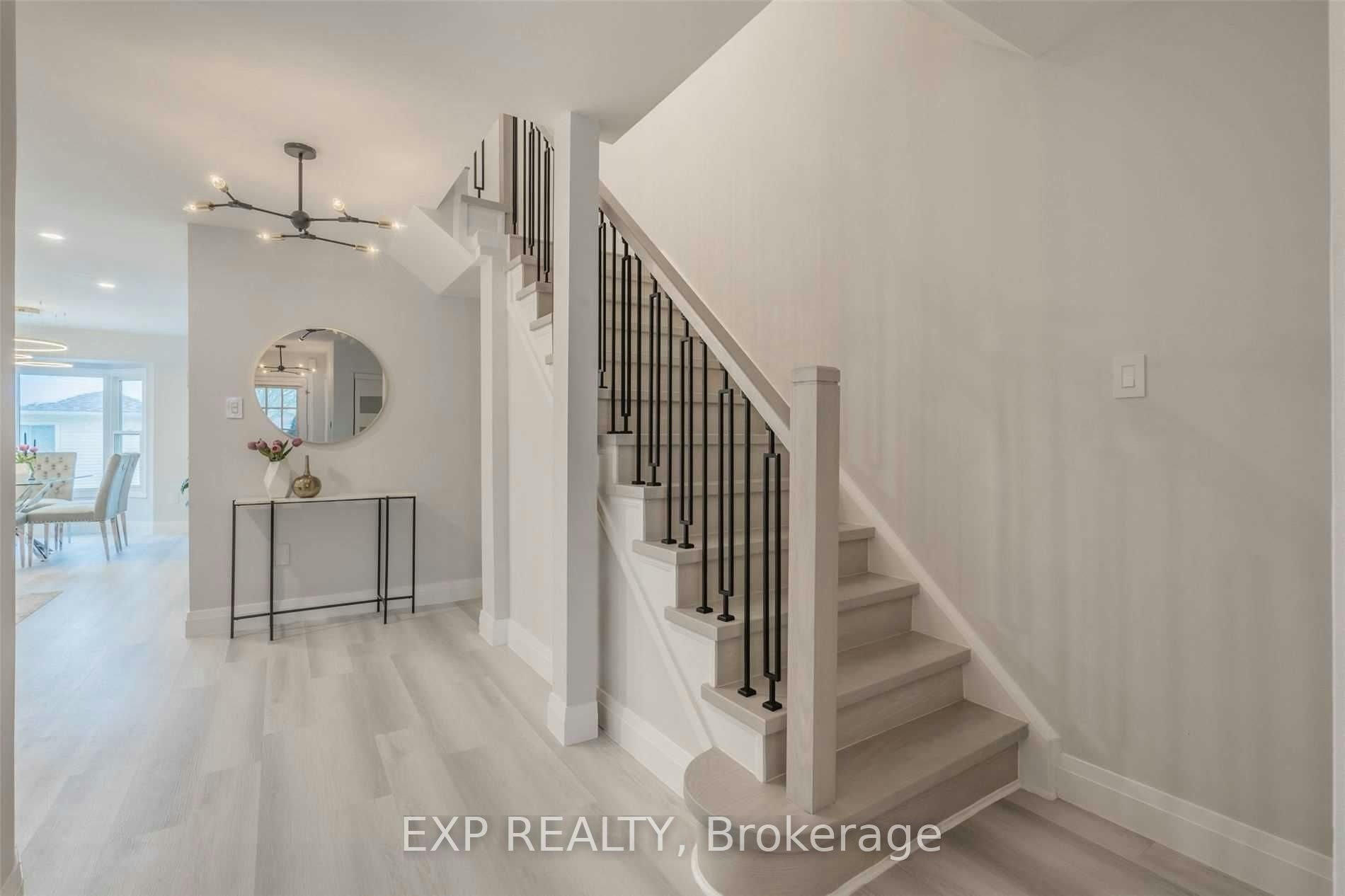 526 Tara Hill Circle, Aurora, ON, L4G 6H2 - 2