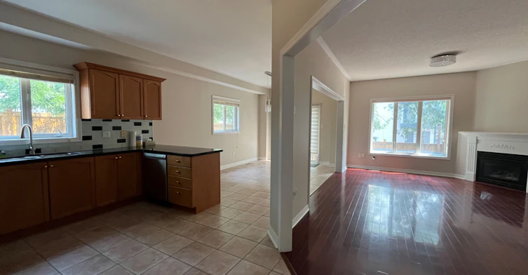 69 Loredana Court, Richmond Hill, ON, L4C 0P2 - 2