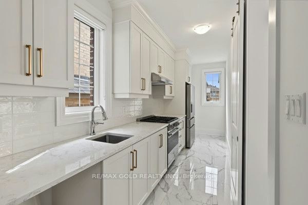 81 Kinburn Crescent, Vaughan, ON, L3L 0E9 - 12