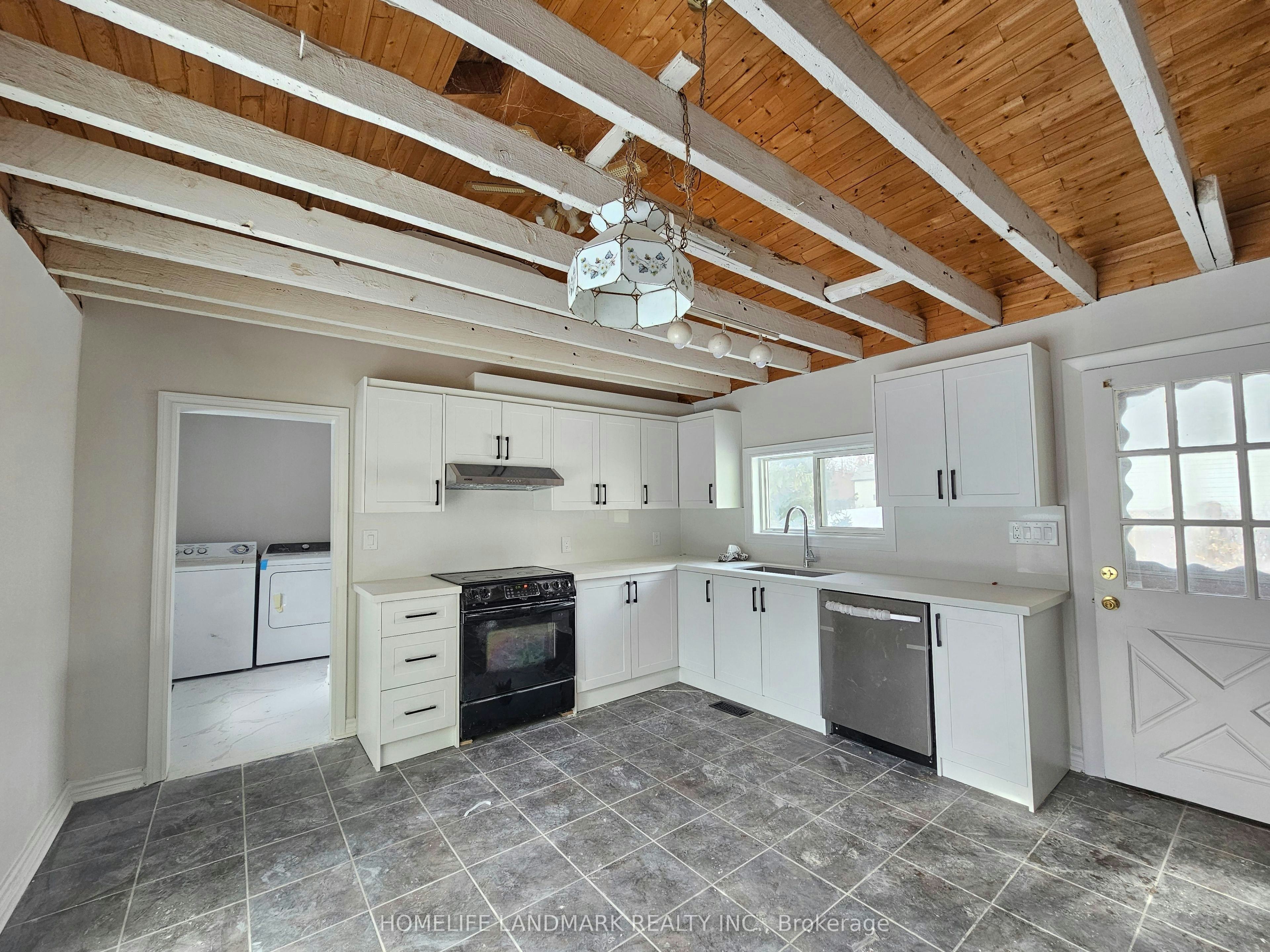 Side Unit (Facing North)-18852 Leslie Street, East Gwillimbury, ON, L0G 1V0 - 2