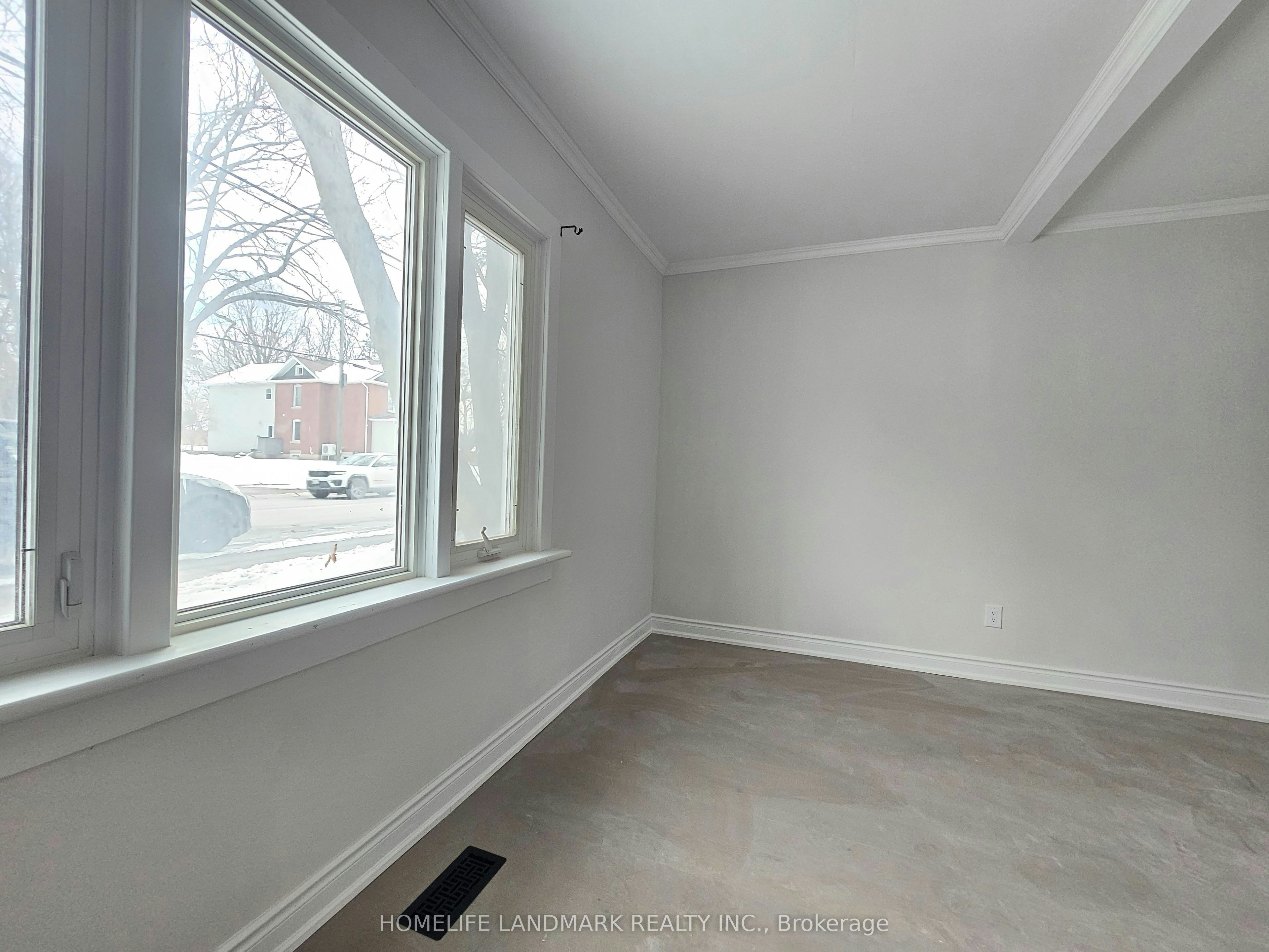 Side Unit (Facing North)-18852 Leslie Street, East Gwillimbury, ON, L0G 1V0 - 5