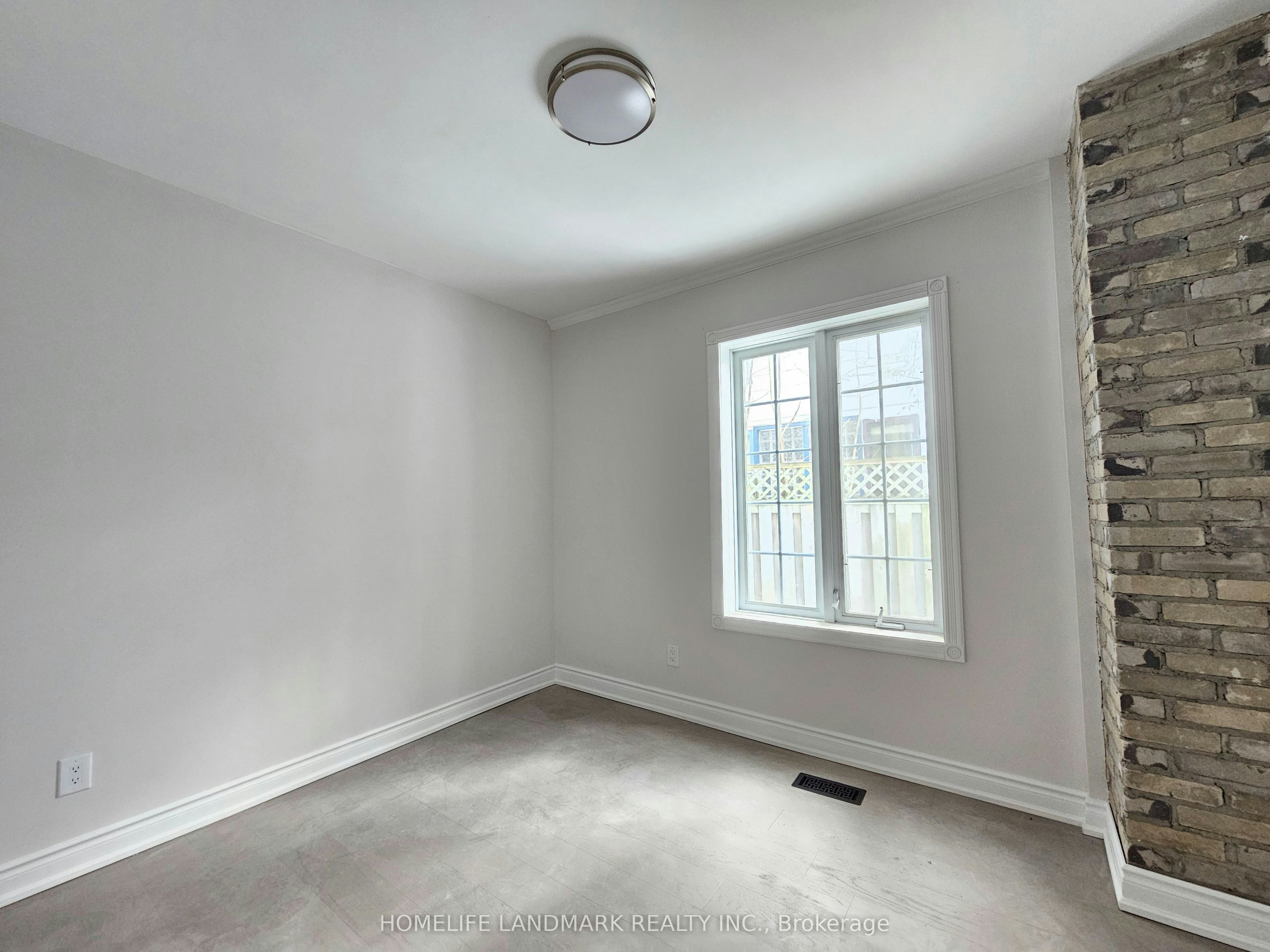 Side Unit (Facing North)-18852 Leslie Street, East Gwillimbury, ON, L0G 1V0 - 3