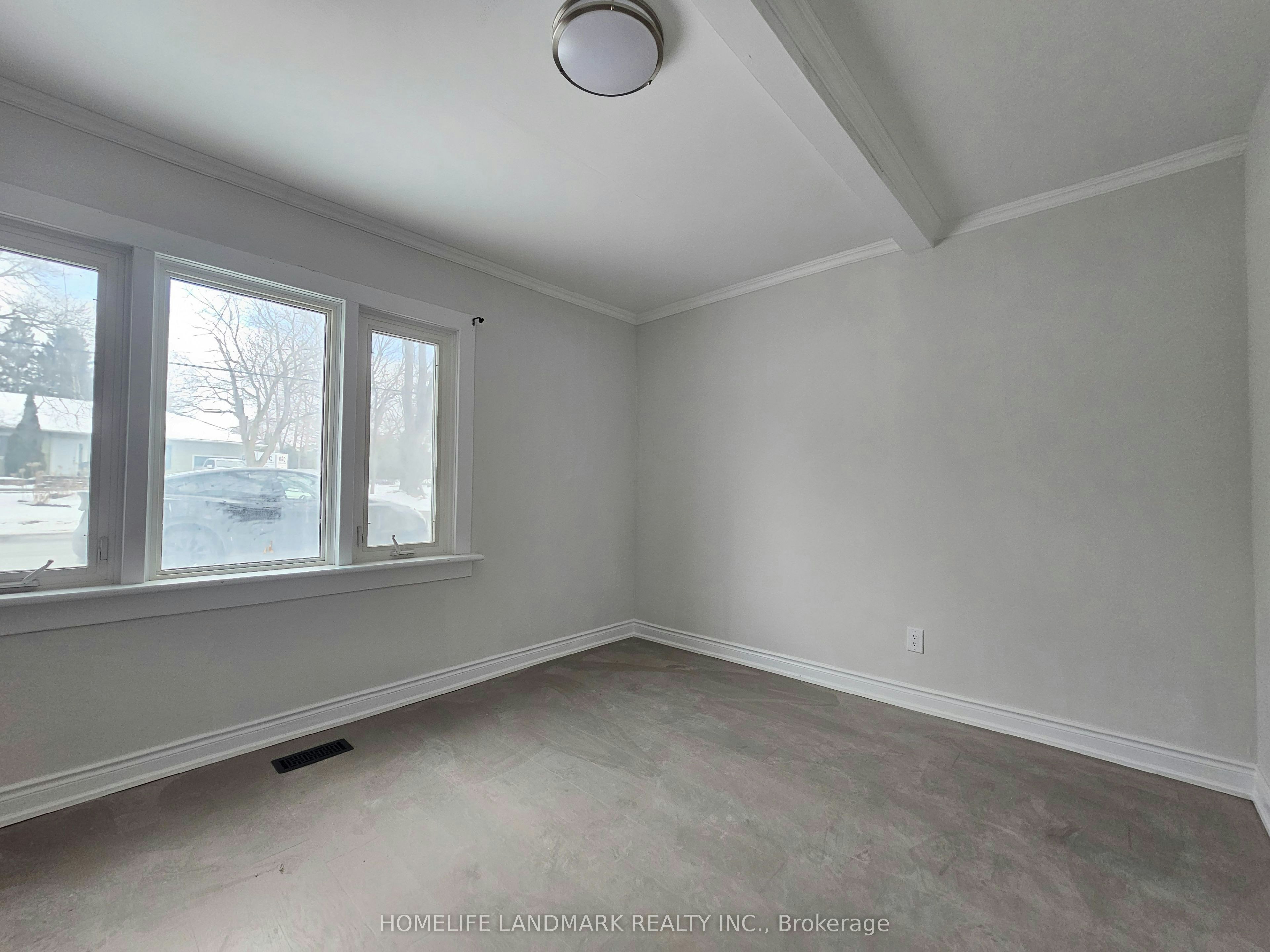 Side Unit (Facing North)-18852 Leslie Street, East Gwillimbury, ON, L0G 1V0 - 4