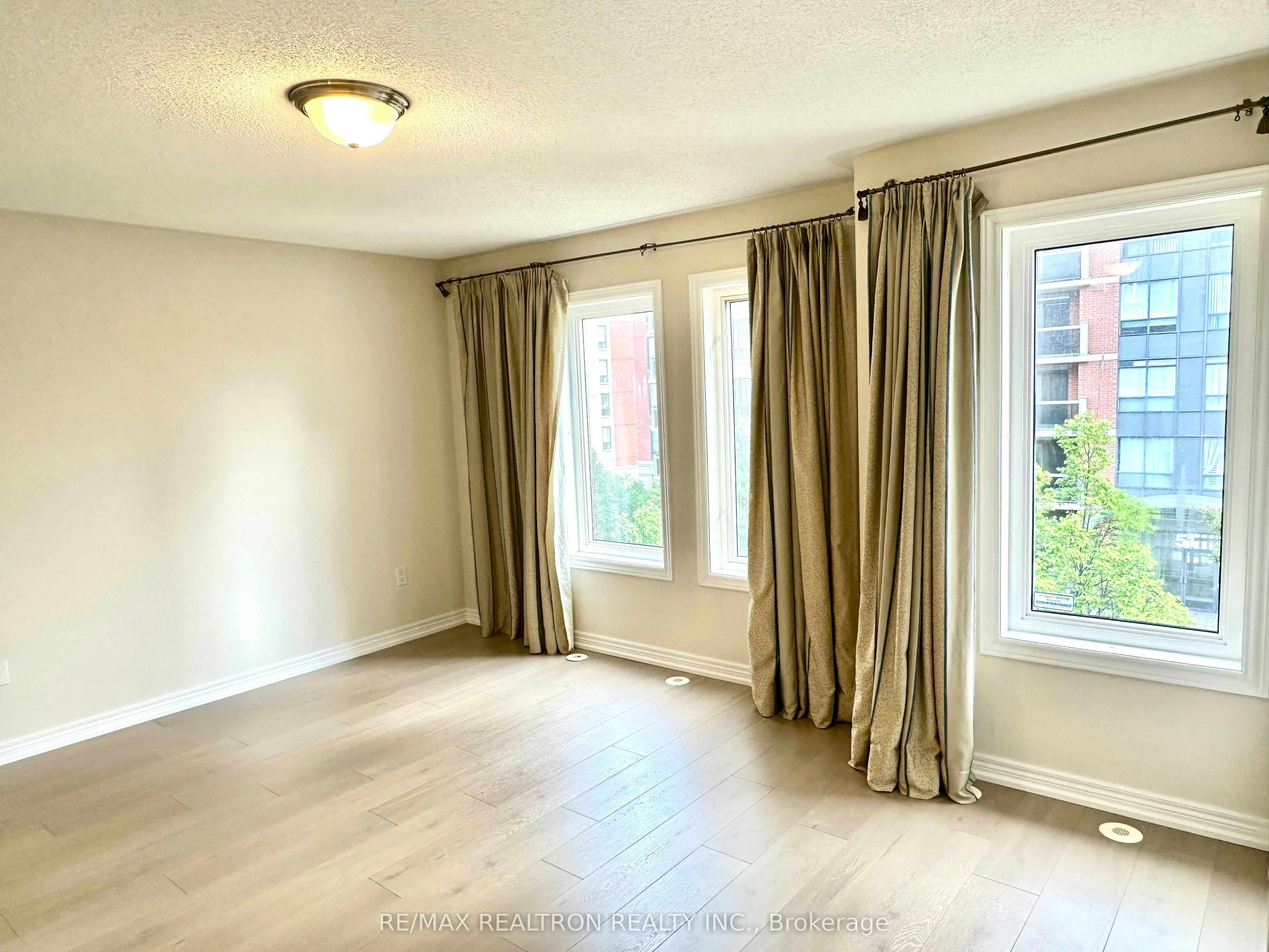 54 Times Avenue, Markham, ON, L3T 7Y1 - 9