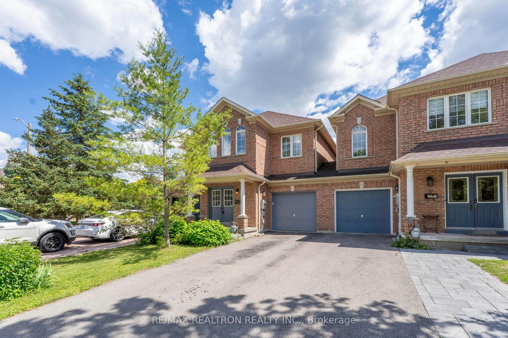 19 Naughton Drive, Richmond Hill, ON, L4C 4M6