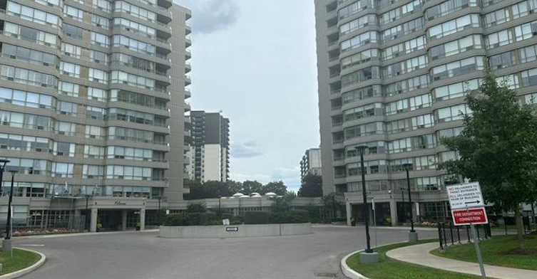310-7 Townsgate Drive, Vaughan, ON, L4J 7Z9 - 4