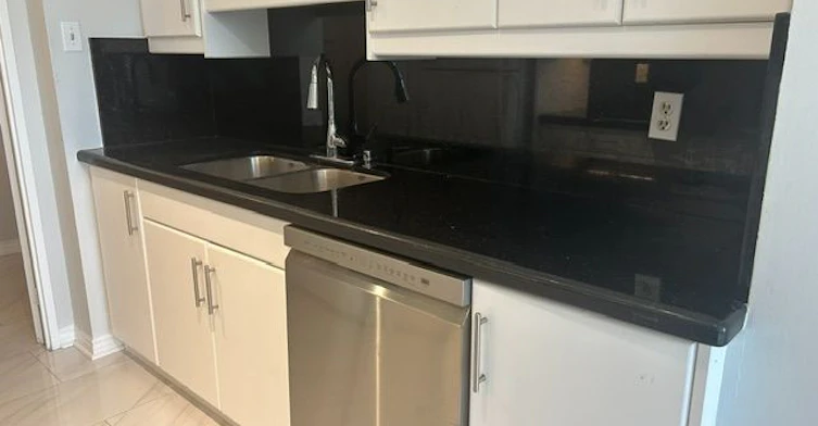 310-7 Townsgate Drive, Vaughan, ON, L4J 7Z9 - 10