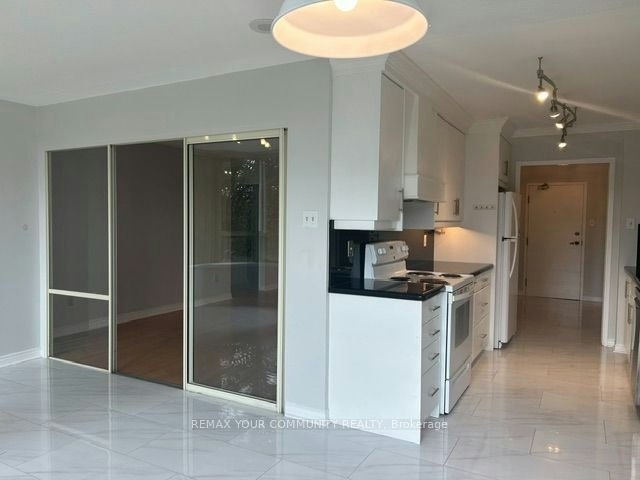 310-7 Townsgate Drive, Vaughan, ON, L4J 7Z9 - 12