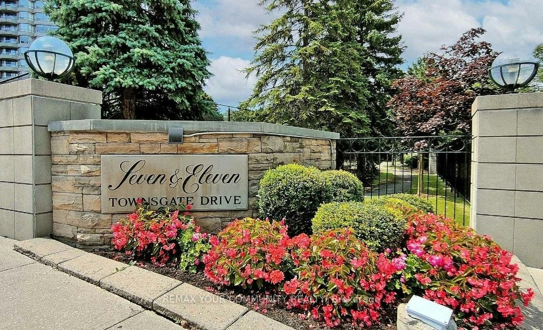 310-7 Townsgate Drive, Vaughan, ON, L4J 7Z9 - 2