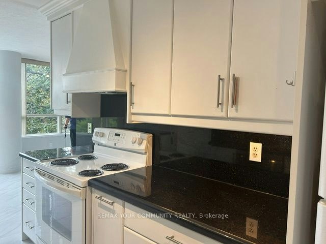 310-7 Townsgate Drive, Vaughan, ON, L4J 7Z9 - 9