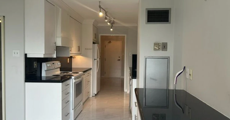 310-7 Townsgate Drive, Vaughan, ON, L4J 7Z9 - 11