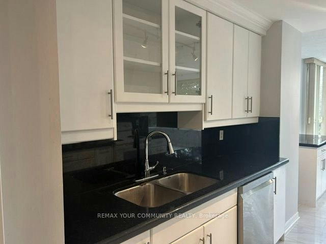 310-7 Townsgate Drive, Vaughan, ON, L4J 7Z9 - 8
